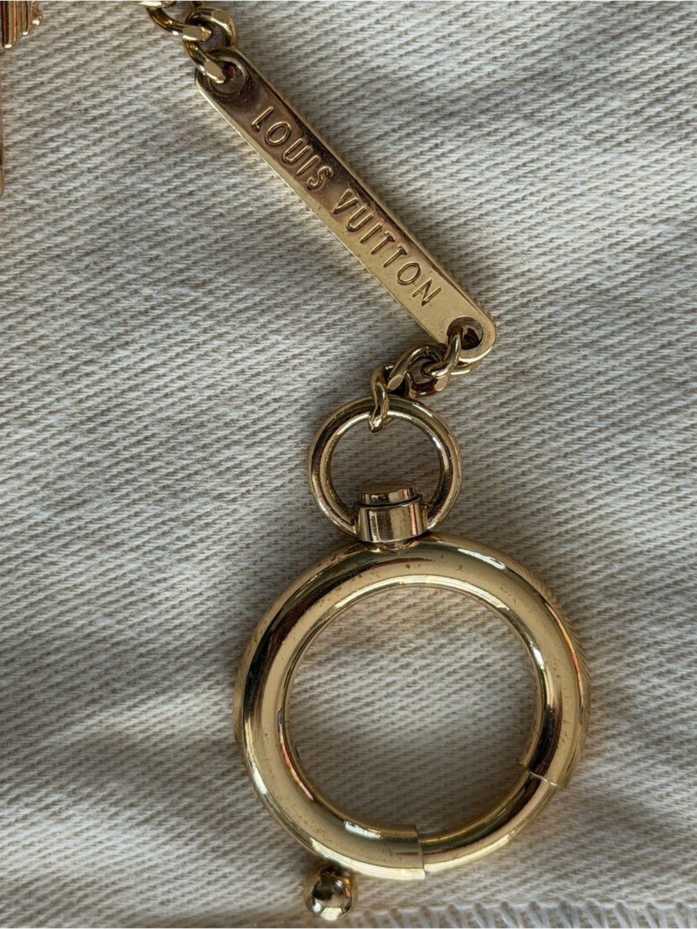 ⭐️RARE!!!!⭐️ Louis Vuitton Alzer trunk keychain with mirror!!!! - Picture 2 of 7
